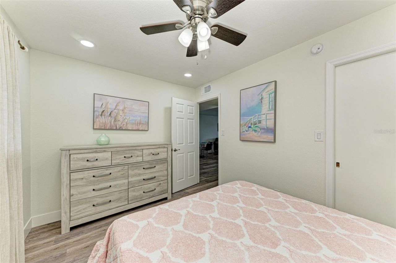 6470 Hollywood Boulevard, Unit 307, Sarasota, FL 34231 Photo