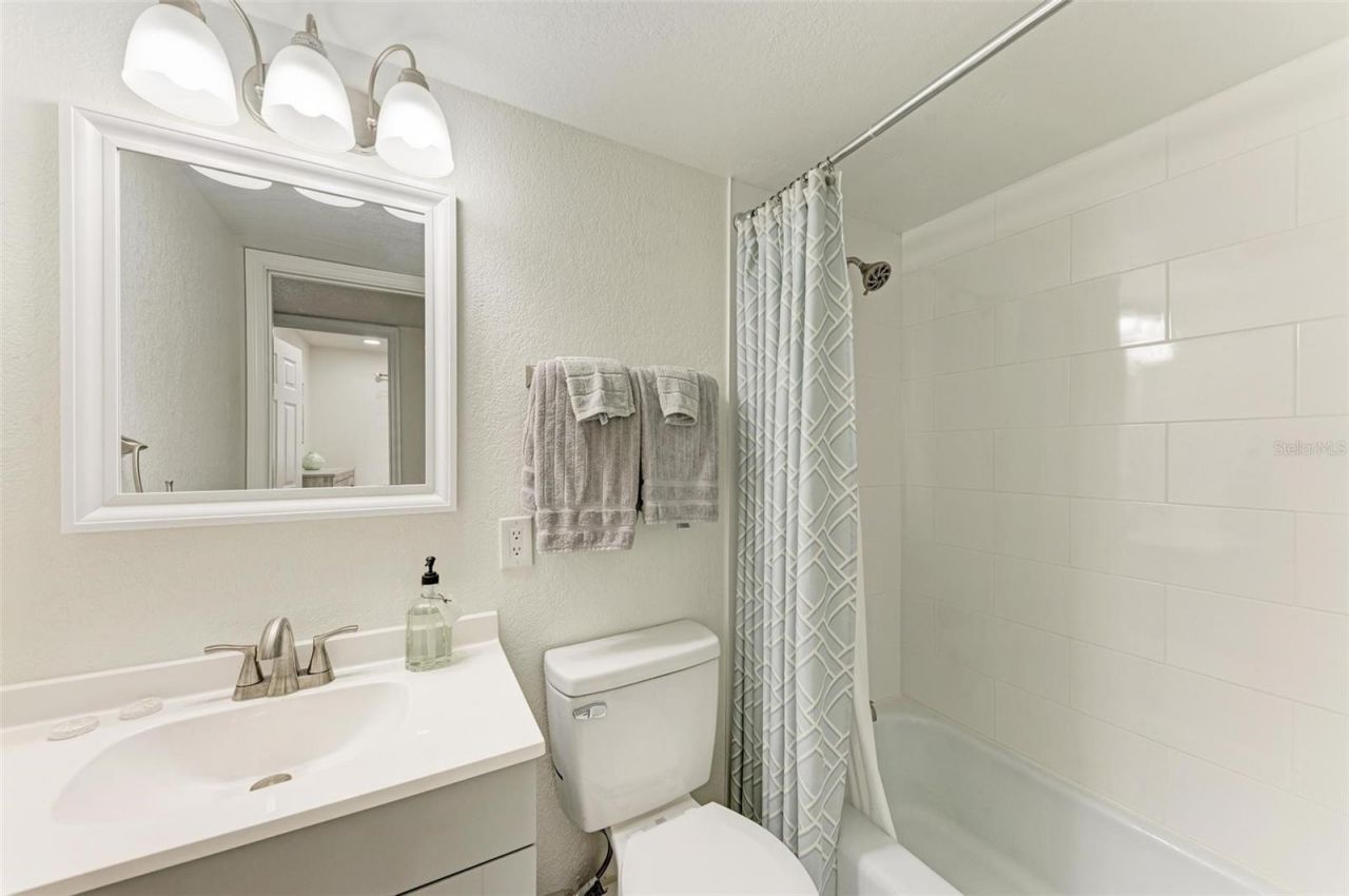 6470 Hollywood Boulevard, Unit 307, Sarasota, FL 34231 Photo