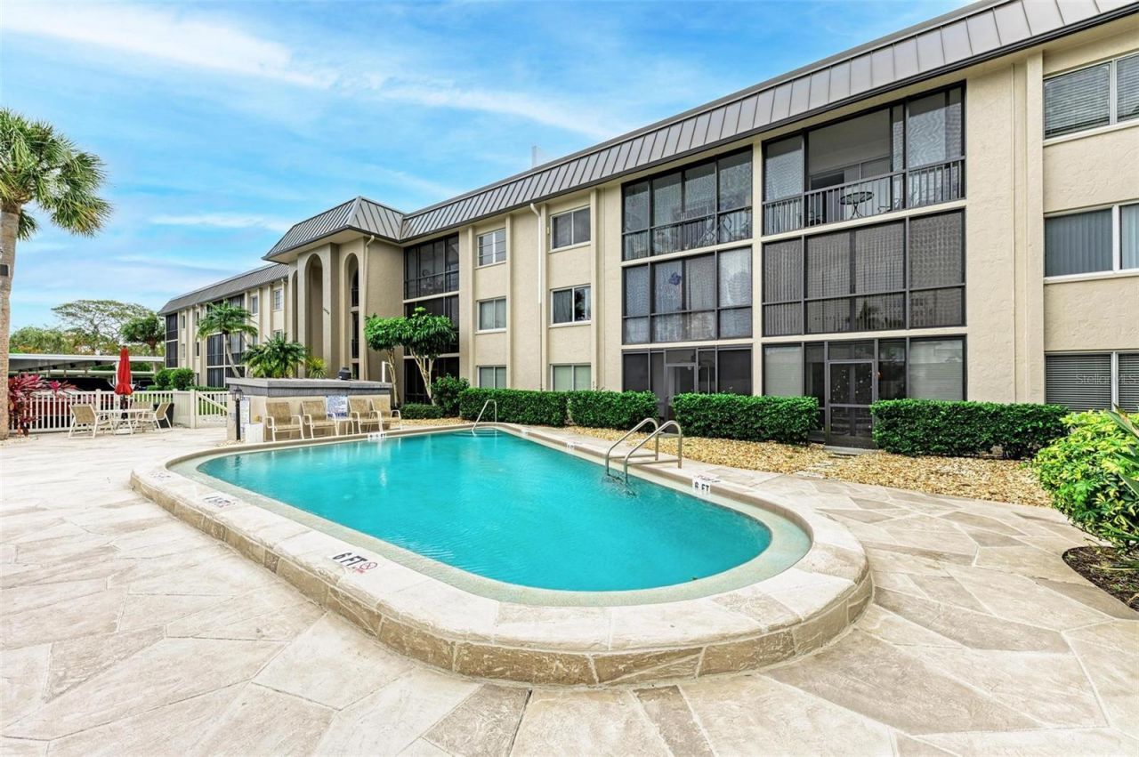 6470 Hollywood Boulevard, Unit 307, Sarasota, FL 34231 Photo