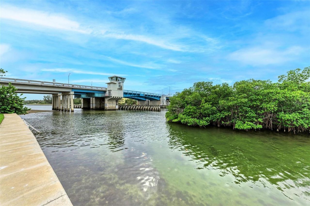 6470 Hollywood Boulevard, Unit 307, Sarasota, FL 34231 Photo