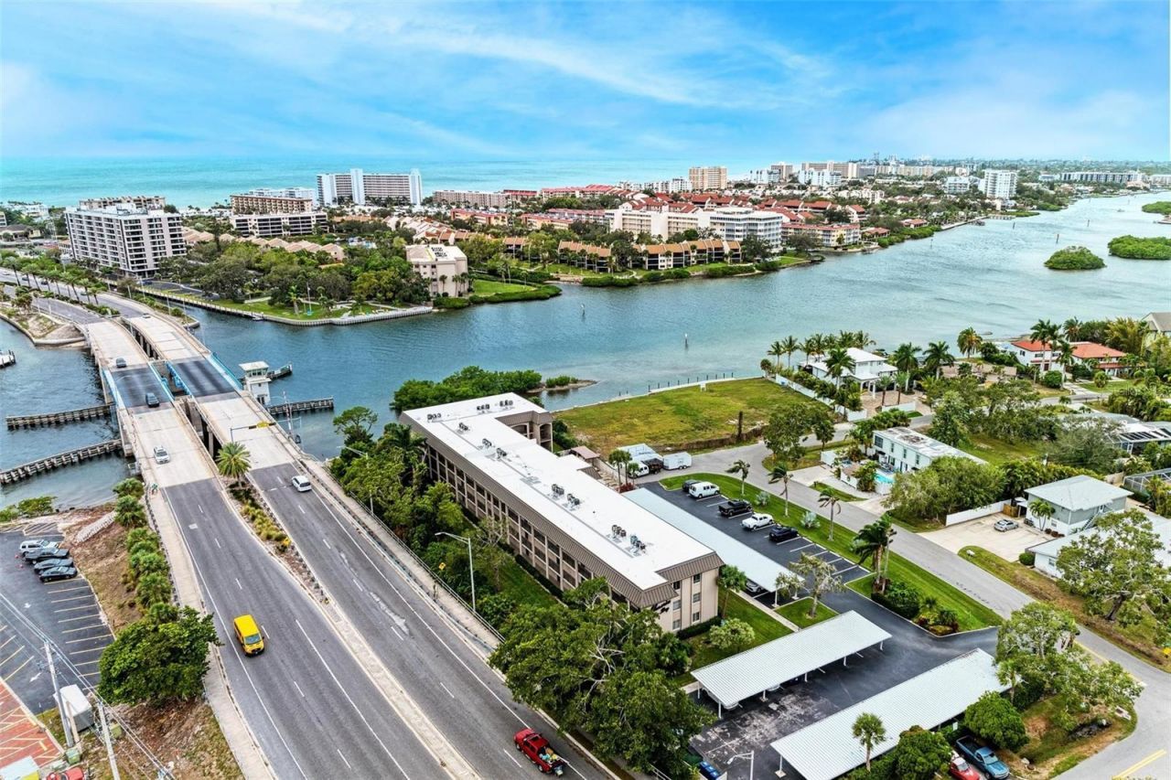 6470 Hollywood Boulevard, Unit 307, Sarasota, FL 34231 Photo