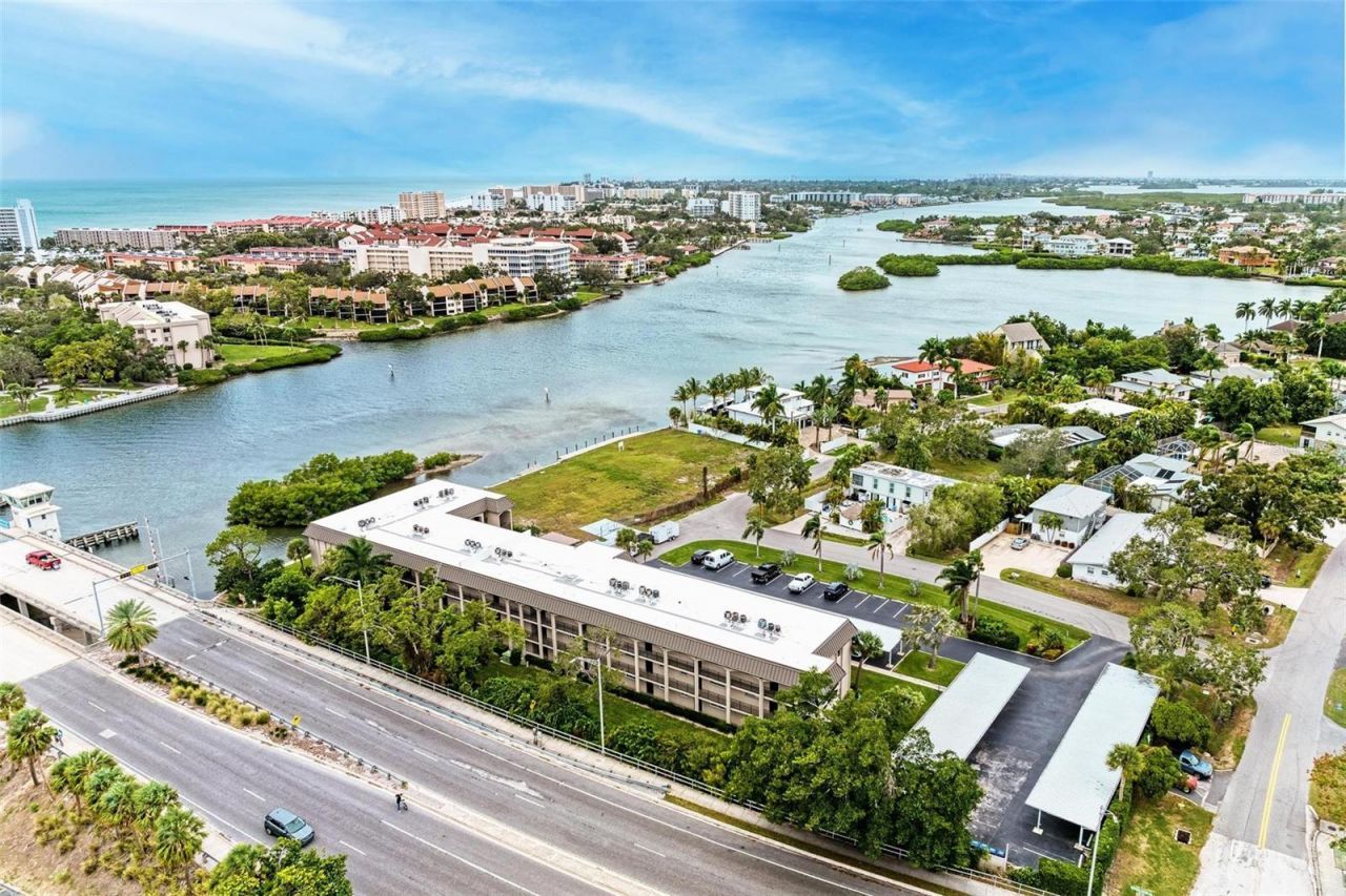 6470 Hollywood Boulevard, Unit 307, Sarasota, FL 34231 Photo