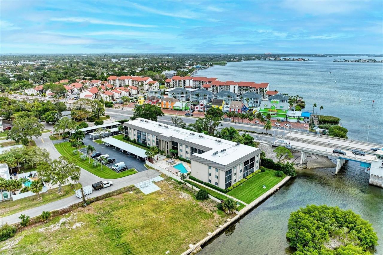 6470 Hollywood Boulevard, Unit 307, Sarasota, FL 34231 Photo