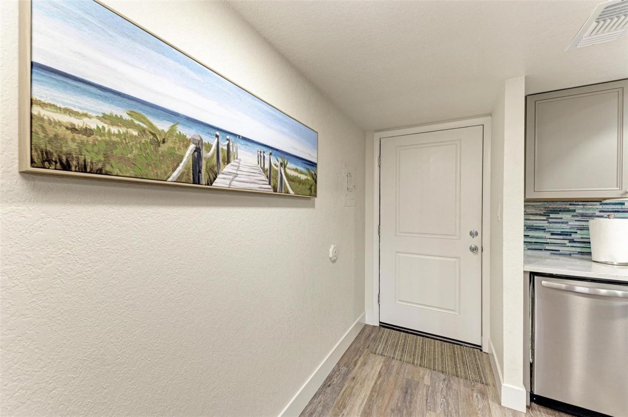 6470 Hollywood Boulevard, Unit 307, Sarasota, FL 34231 Photo