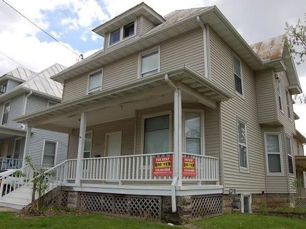 903 E Burlington St , Iowa City, IA 52240