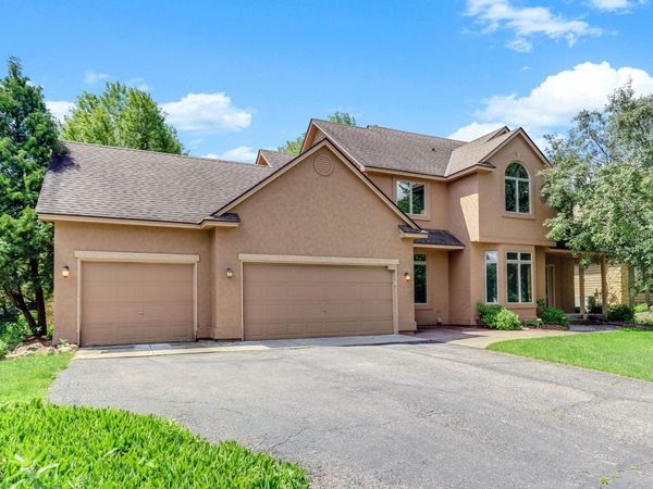 2413 Bridle Creek Trail, Chanhassen, MN 55317