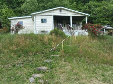 450 Bowen Lane, Inez, KY 41224