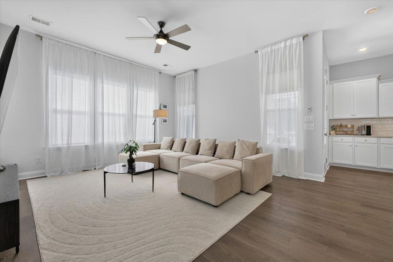 206 W Respite Lane Photo 12