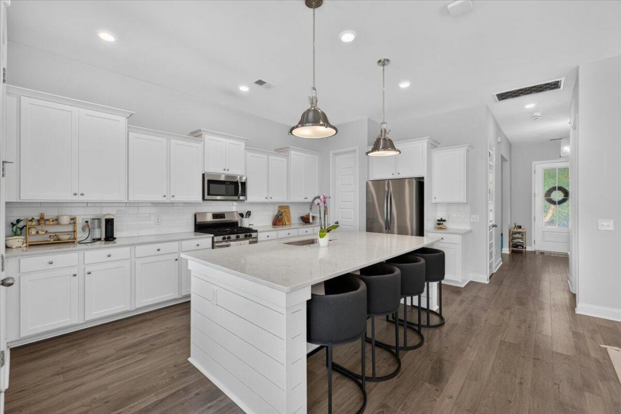 206 W Respite Lane Photo 6