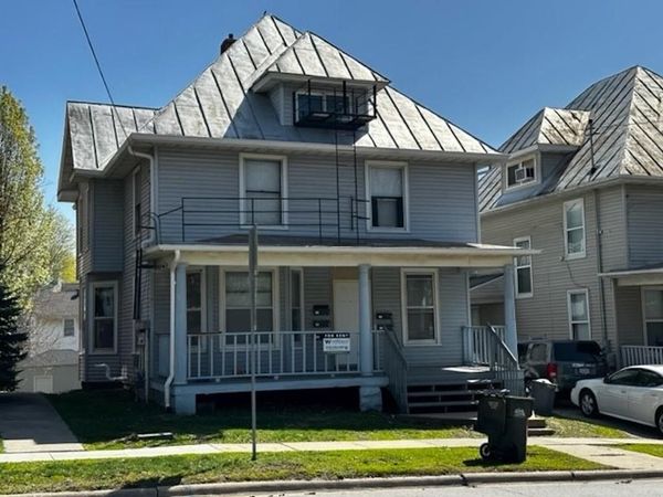 905 E Burlington St , Iowa City, IA 52240