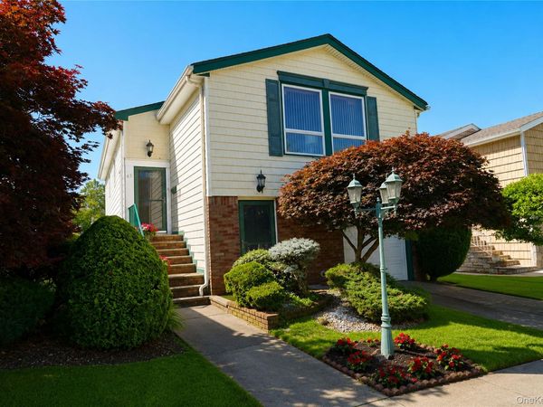 47 Stanley Circle , Staten Island, NY 10308