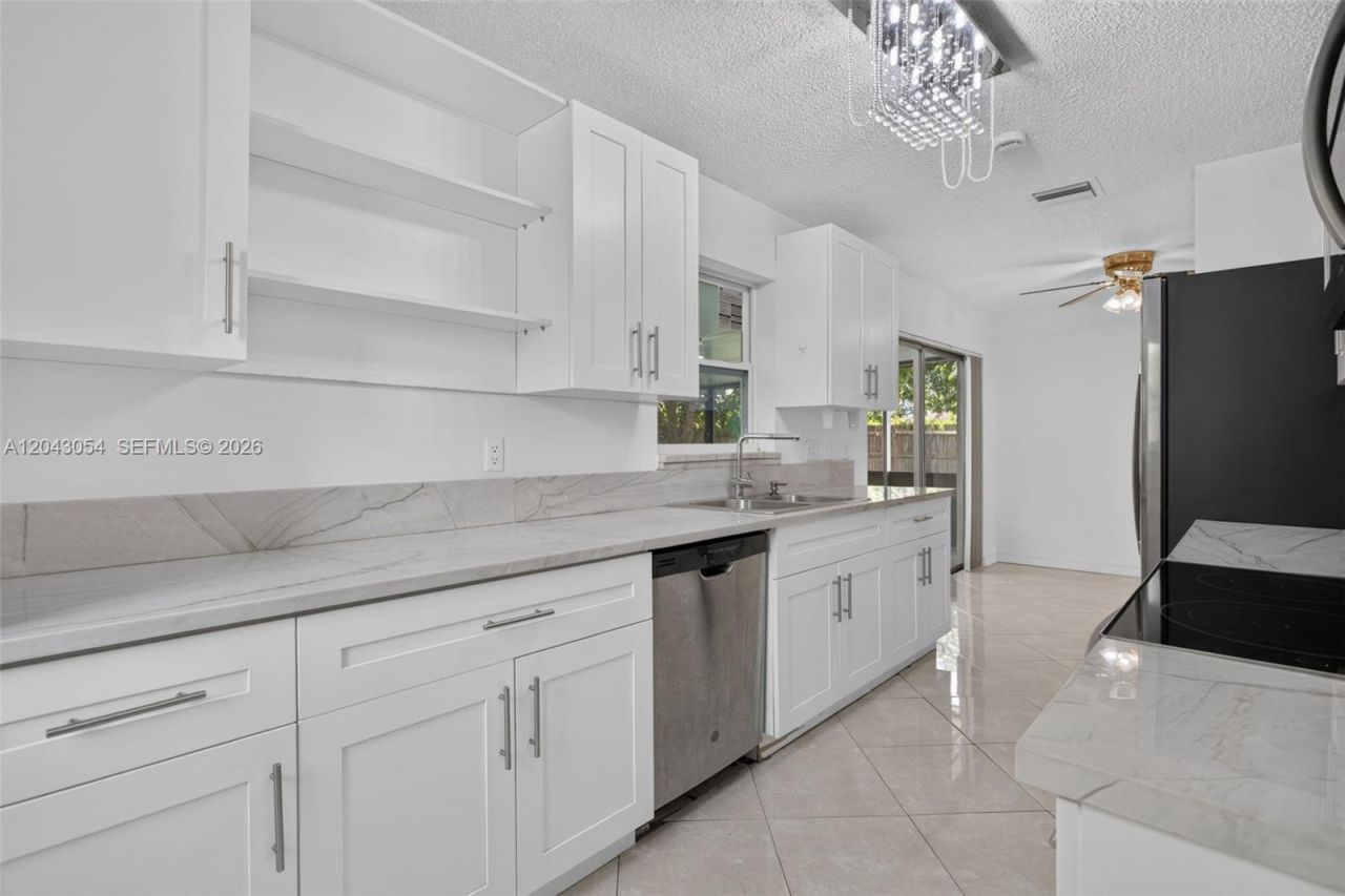2640 NW 67th Ter , Margate, FL 33063 Photo