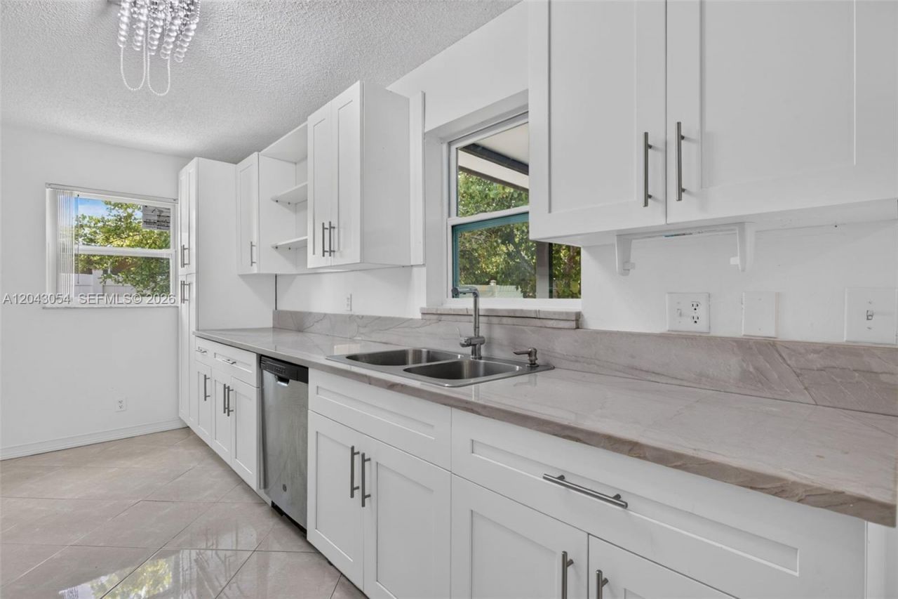2640 NW 67th Ter , Margate, FL 33063 Photo