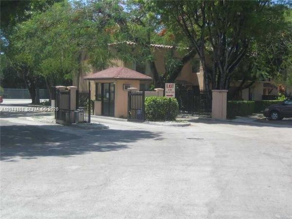 10794 N Kendall Dr , Unit B22, Miami, FL 33176