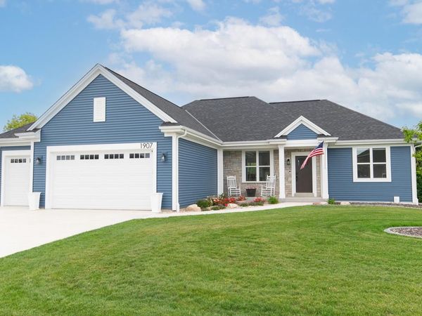 1907 N Teton TRAIL, Grafton, WI 53024
