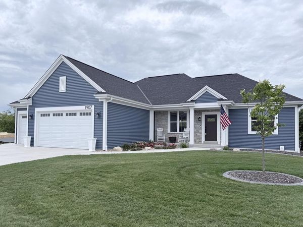 1907 N Teton TRAIL, Grafton, WI 53024