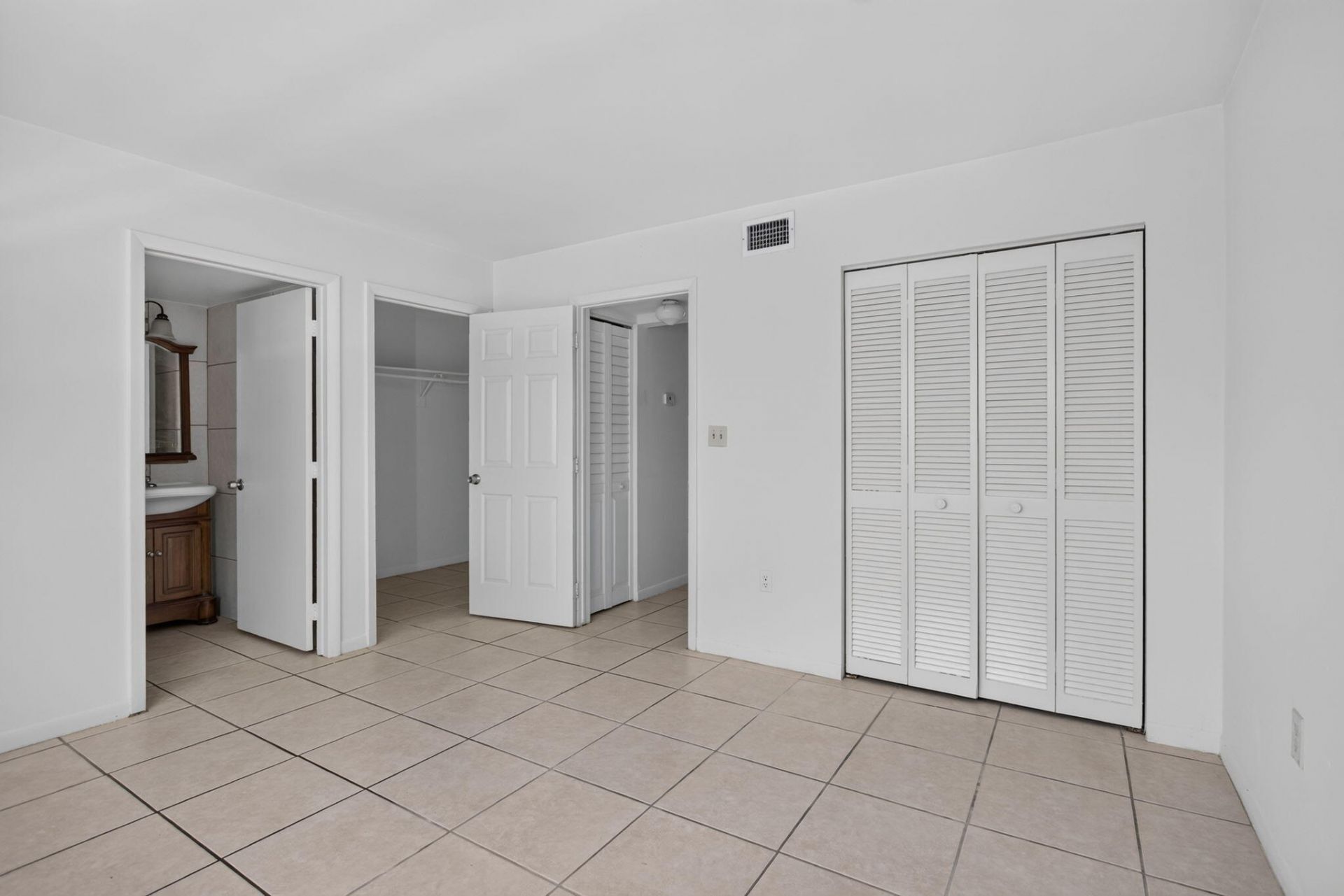 2141 NE 42nd Street, Unit 112, Lighthouse Point, FL 33064 Photo
