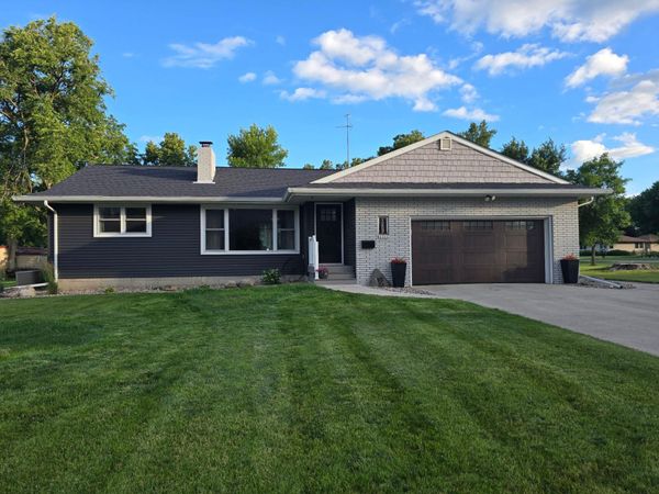 1207 W Park Avenue, Olivia, MN 56277