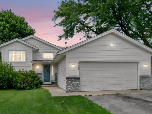 16467 Godson Drive, Lakeville, MN 55044