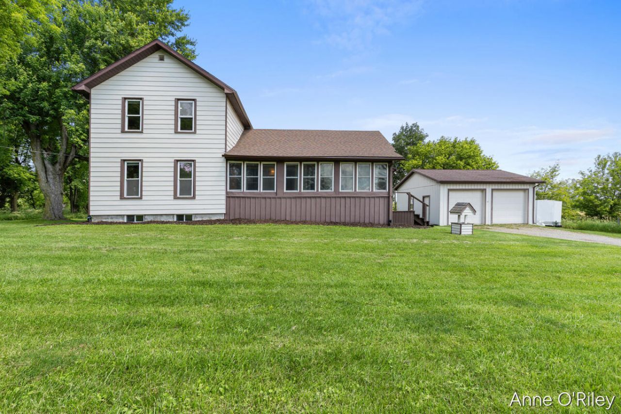 2811 E Vermontville Highway, Charlotte, MI 48813 Main Photo