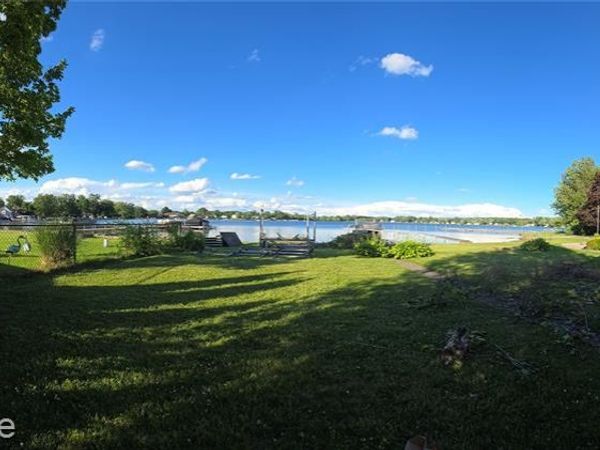 9743 Beverly Drive , Hamburg Twp, MI 48169