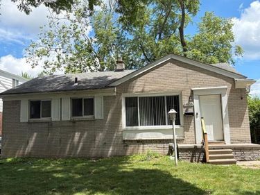 19535 Woodmont Street, Harper Woods, MI 48225