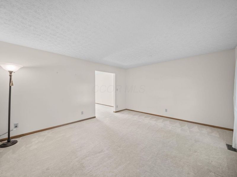 6900 Pine Bark Lane, Columbus, OH 43235 Photo 6