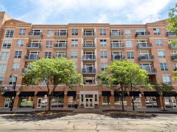 647 Metropolitan Way , Unit 214, Des Plaines, IL 60016
