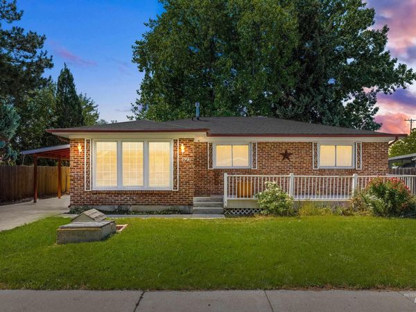 8941 W Donnybrook Dr, Boise, ID 83709