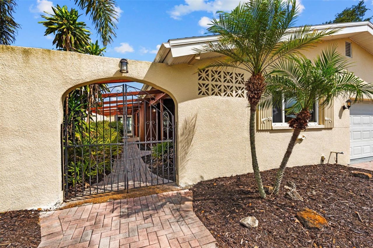 10472 Orange Blossom Lane, Seminole, FL 33772 Main Photo