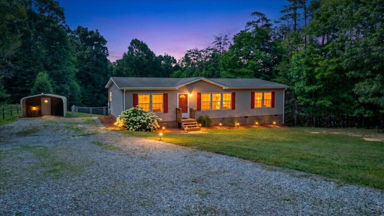 2744 Rutrough Rd Se, Roanoke, VA 24014 Main Photo