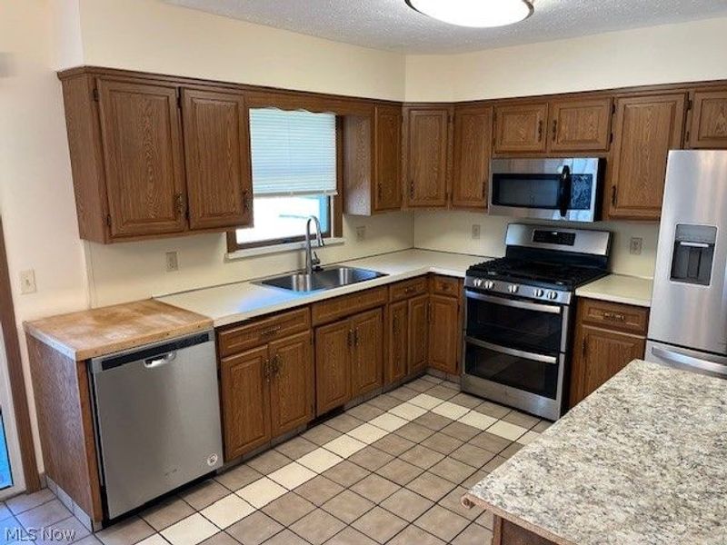 5523 Brewton Avenue NW, Canal Fulton, OH 44614 Photo 5