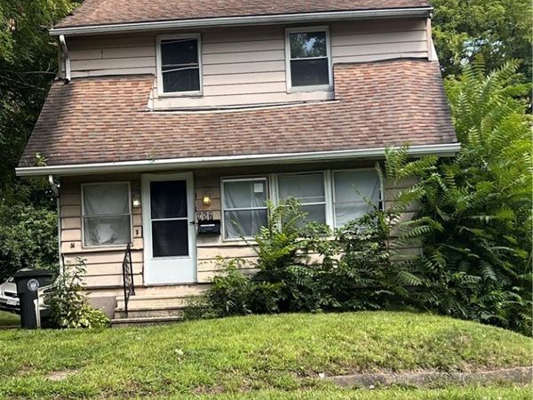 957 Bank Street, Akron, OH 44305
