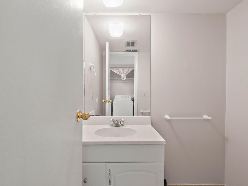 1030 Galliton Court, Unit F, Columbus, OH 43220 Photo 11