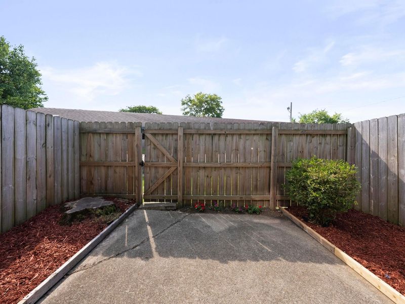 1030 Galliton Court, Unit F, Columbus, OH 43220 Photo 32