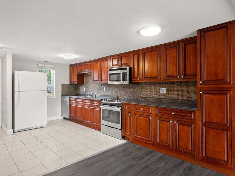 1030 Galliton Court, Unit F, Columbus, OH 43220 Photo 7