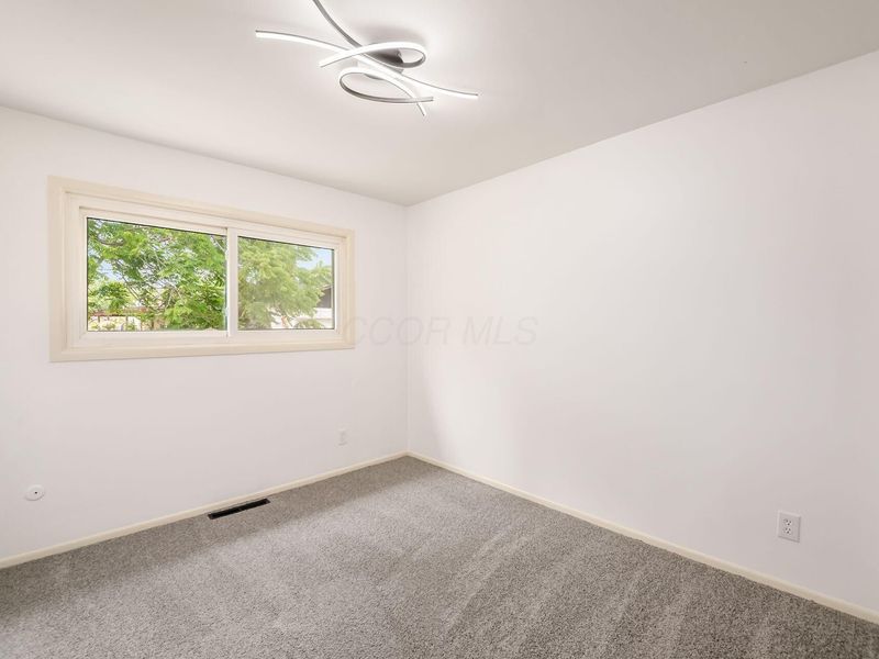 3849 Laguna Drive, Columbus, OH 43232 Photo 17