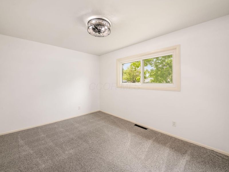 3849 Laguna Drive, Columbus, OH 43232 Photo 23