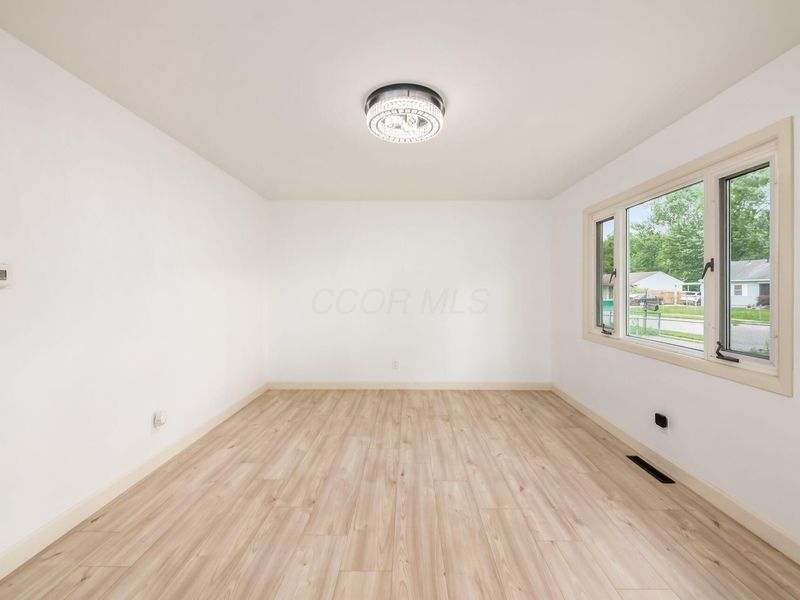 3849 Laguna Drive, Columbus, OH 43232 Photo 8