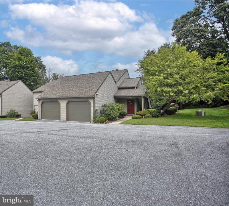 563 ROSLAIRE DRIVE , HUMMELSTOWN, PA 17036