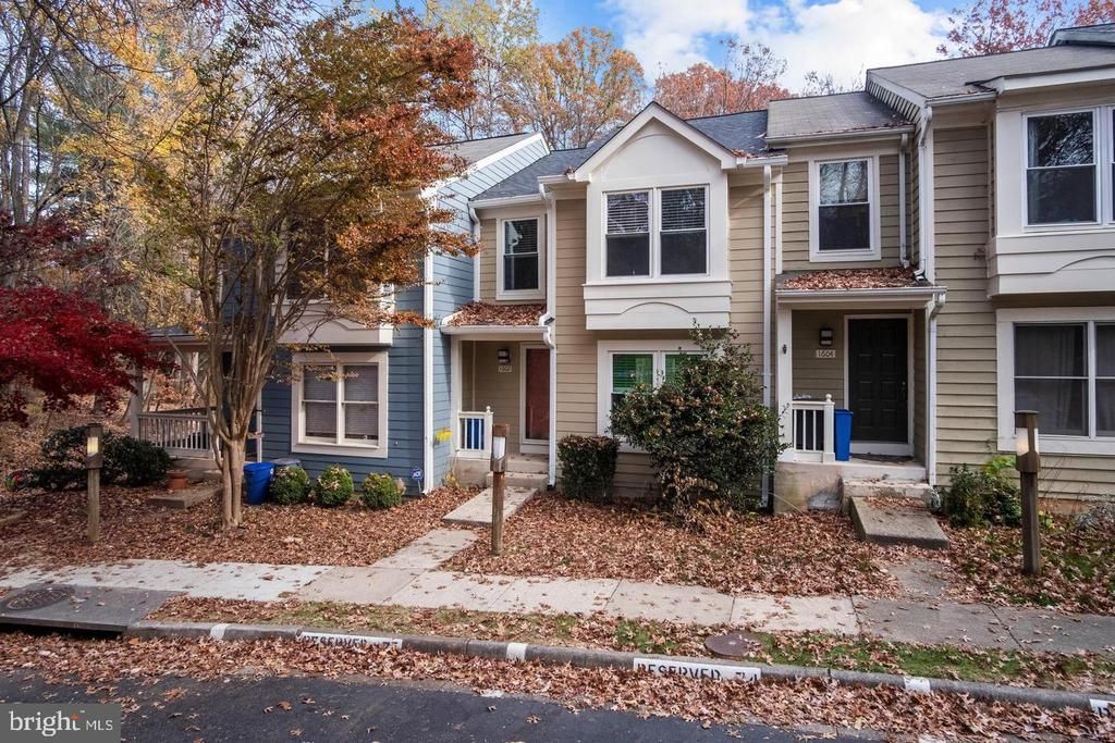 1602 Oak Spring Way, Reston, VA 20190 Main Photo