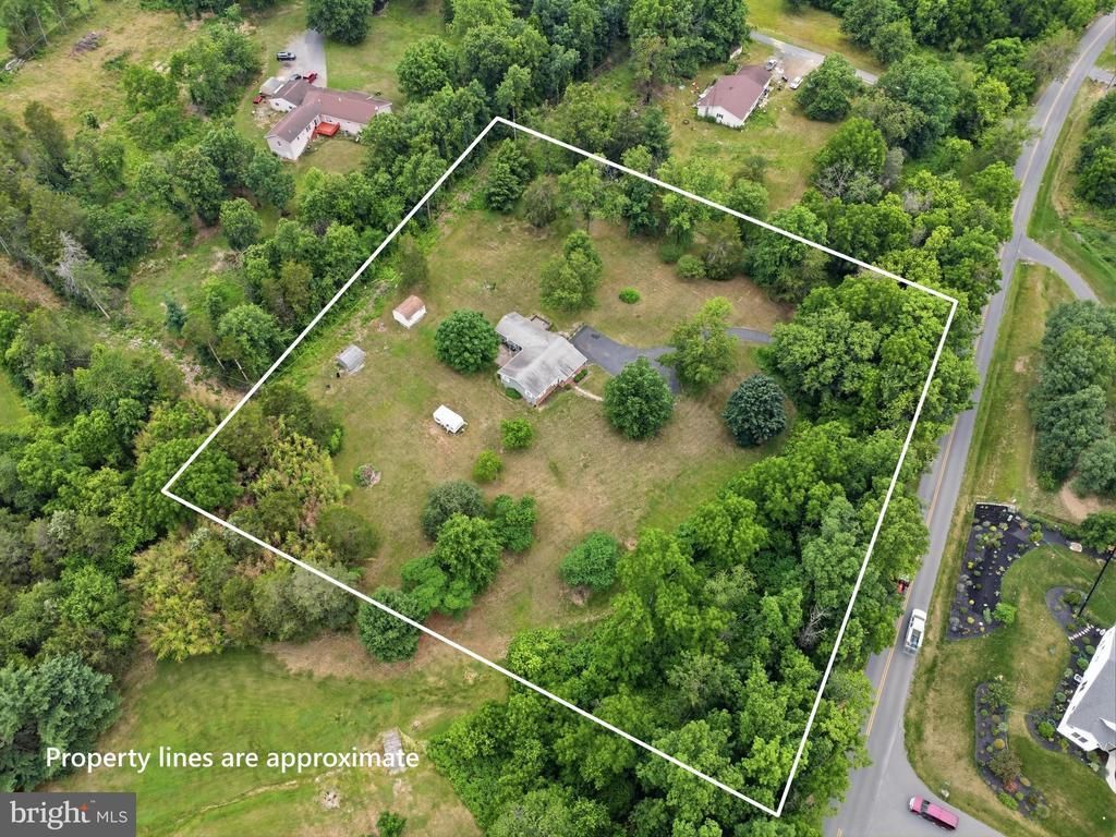 11283 GRANT SHOOK ROAD , GREENCASTLE, PA 17225