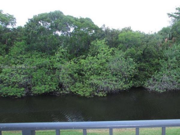 1141 Lake Victoria Dr , Unit F, Palm Beach, FL 33411