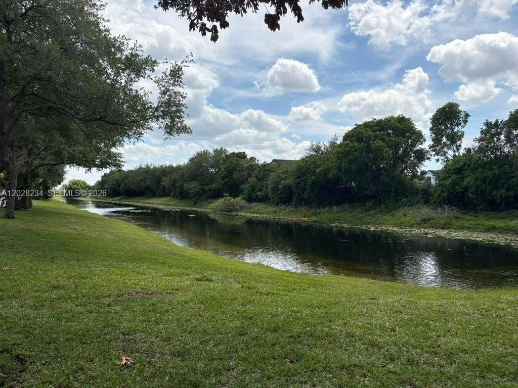 1141 Lake Victoria Dr, Unit F, Palm Beach, FL 33411 Photo