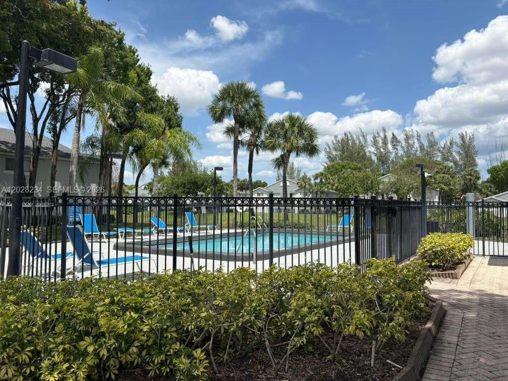 1141 Lake Victoria Dr, Unit F, Palm Beach, FL 33411 Photo
