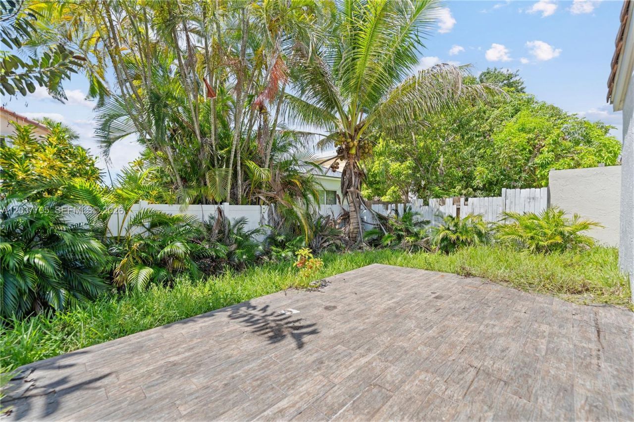 15942 NW 21st St , Pembroke Pines, FL 33028 Photo