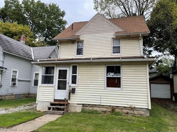 923 Bloomfield Avenue, Akron, OH 44302