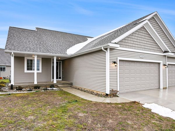 497 Mckinley Court, Three Rivers, MI 49093