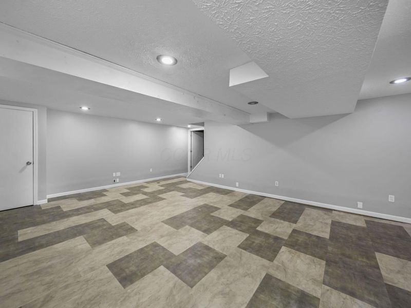 2392 Minerva Park Place , Columbus, OH 43229 Photo 46