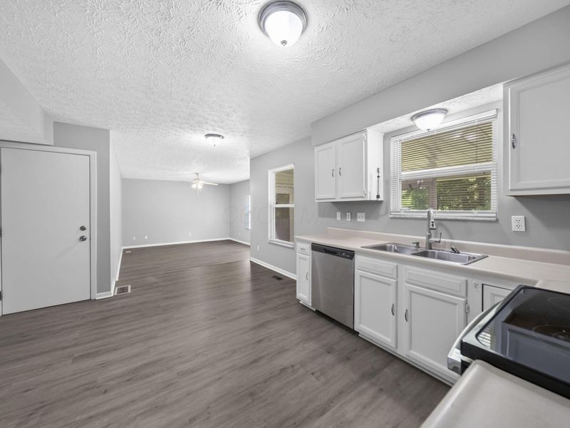 2392 Minerva Park Place , Columbus, OH 43229 Photo 7